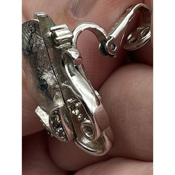 Crown Trifari SINGLE Peas in Pod Peapod Clip On Earring Silver-Tone Vtg READ - Picture 13 of 13